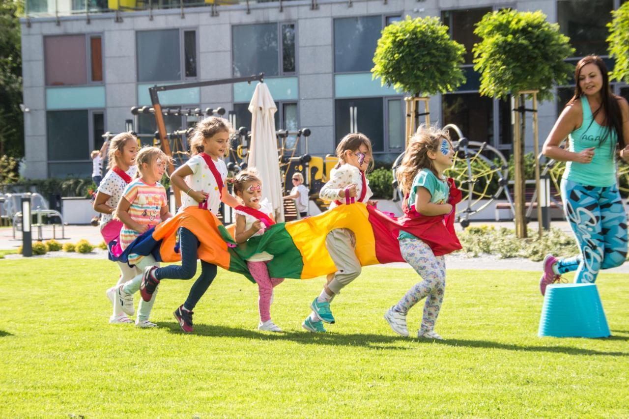 Hotel Aquarius Spa Kołobrzeg Exterior foto Children's Day in Warsaw, 2018